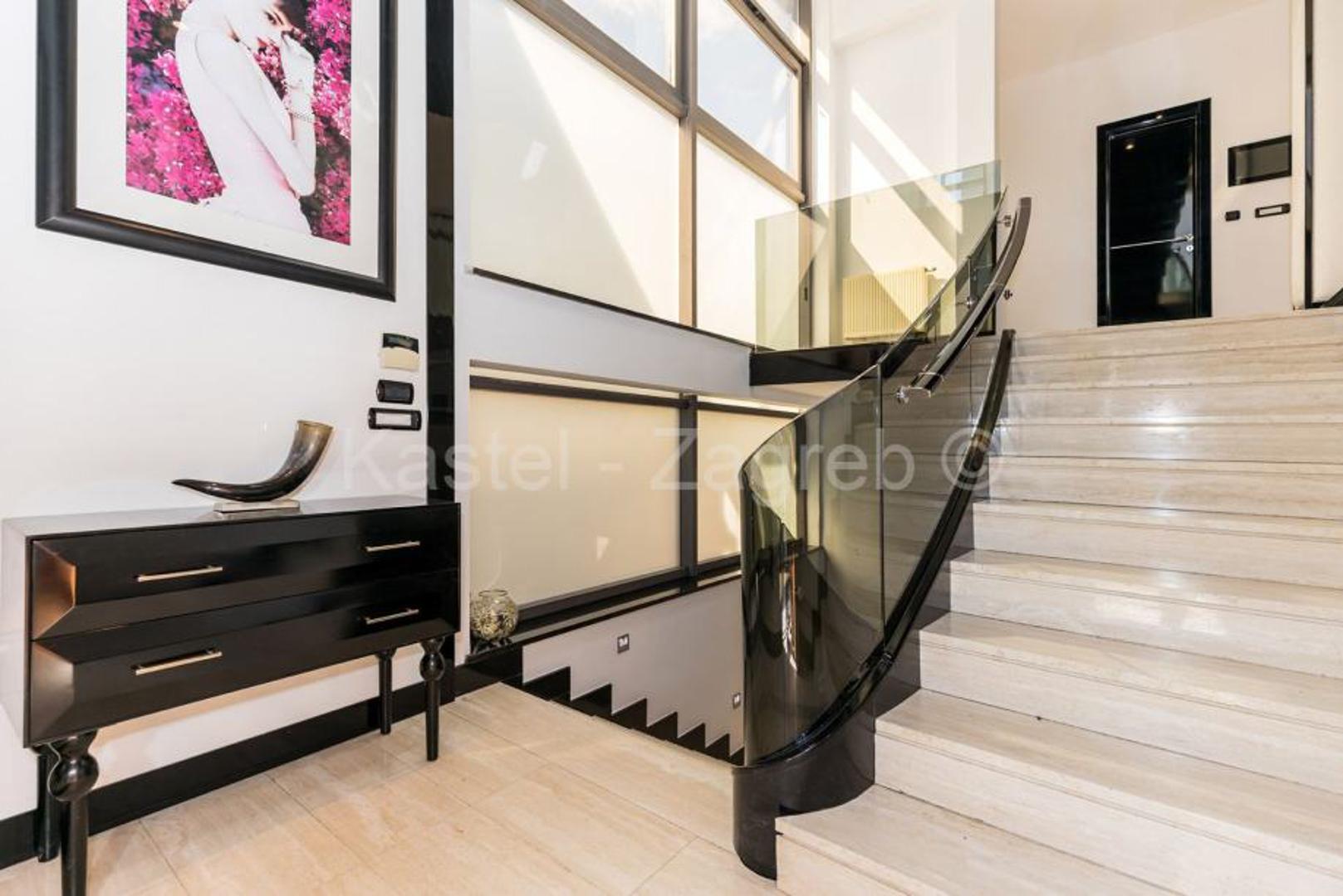 Smart home, klimatizacija svih prostorija, ozvučenje, travertine kamen, ekskluzivna rasvjeta i namještaj, bazen i teretana, video nadzor i alarm